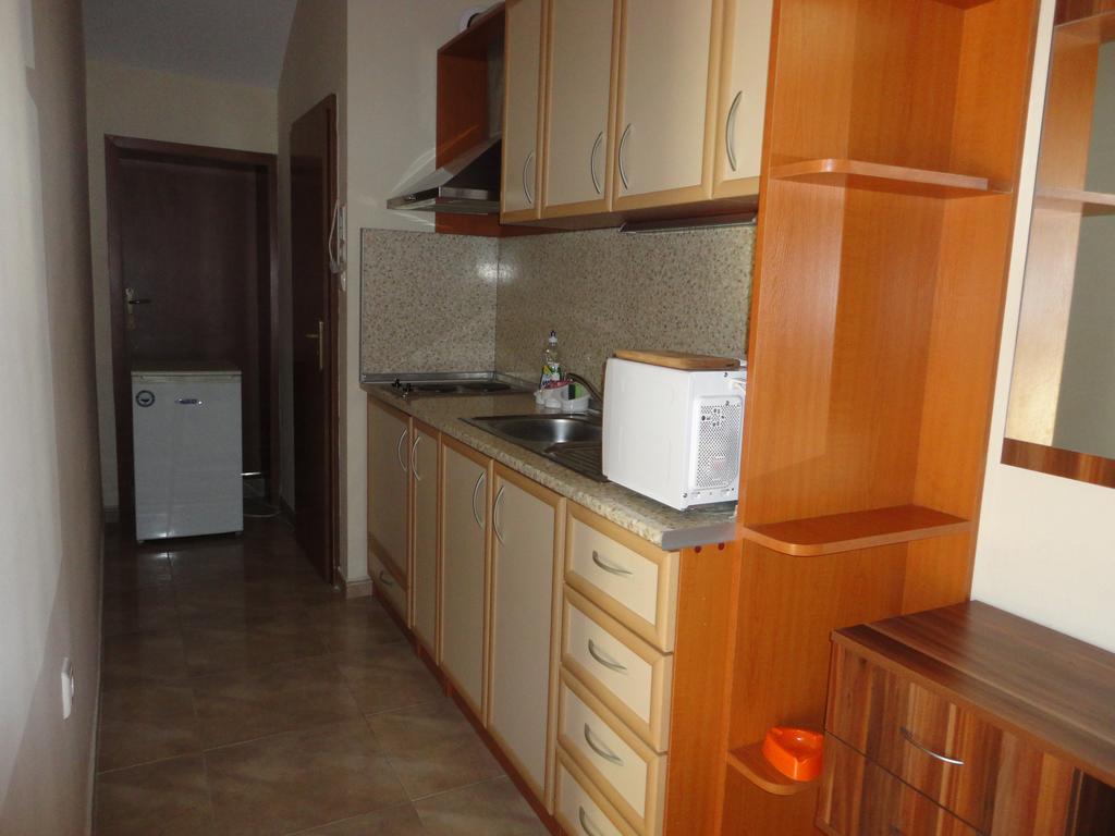 Tashevi Apartments Поморие Экстерьер фото