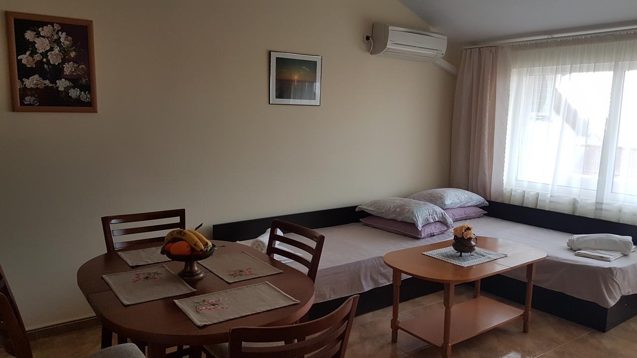 Tashevi Apartments Поморие Экстерьер фото