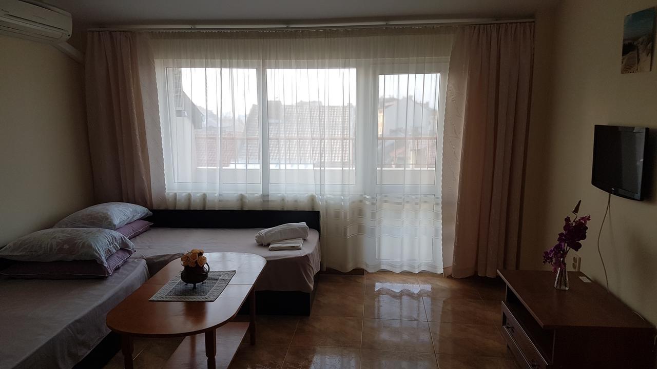 Tashevi Apartments Поморие Экстерьер фото