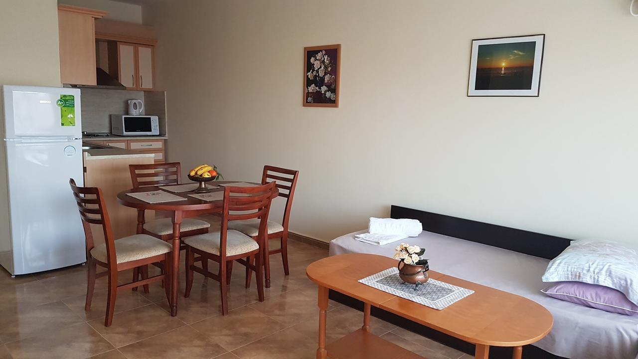 Tashevi Apartments Поморие Экстерьер фото