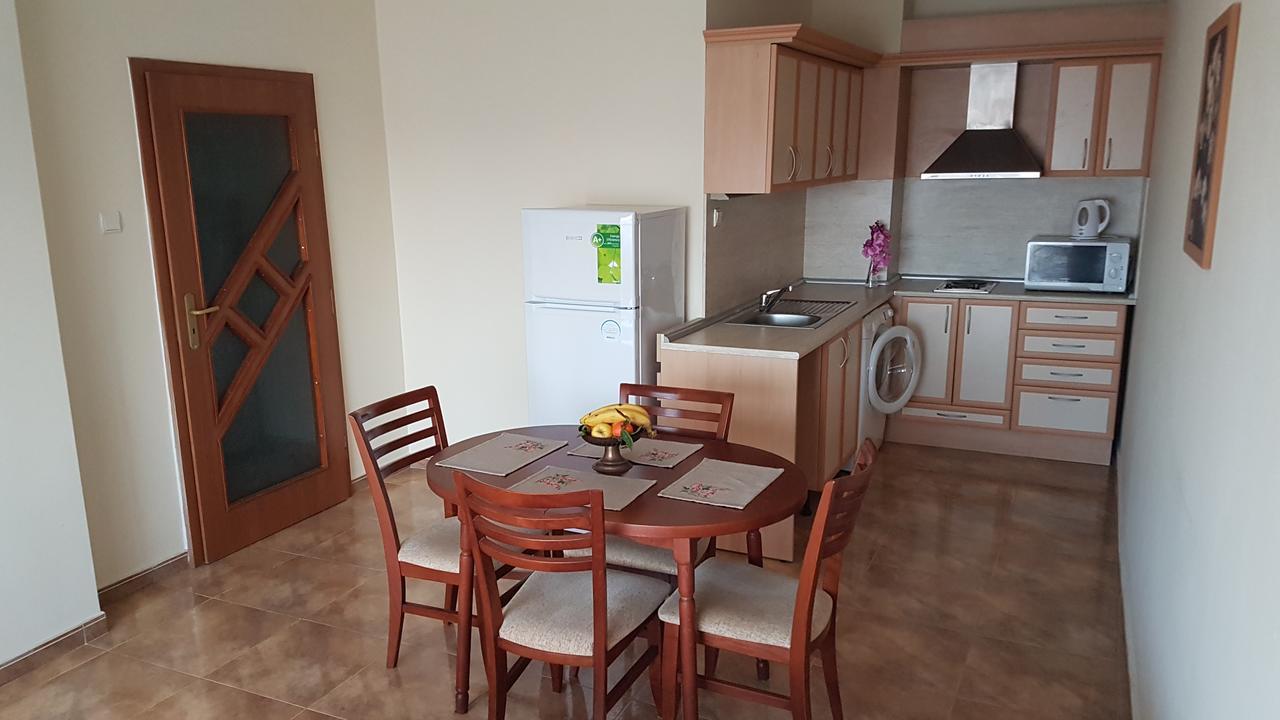 Tashevi Apartments Поморие Экстерьер фото