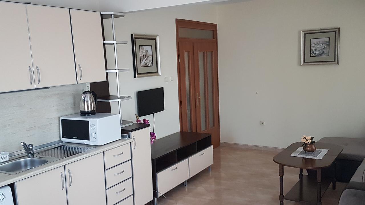 Tashevi Apartments Поморие Экстерьер фото