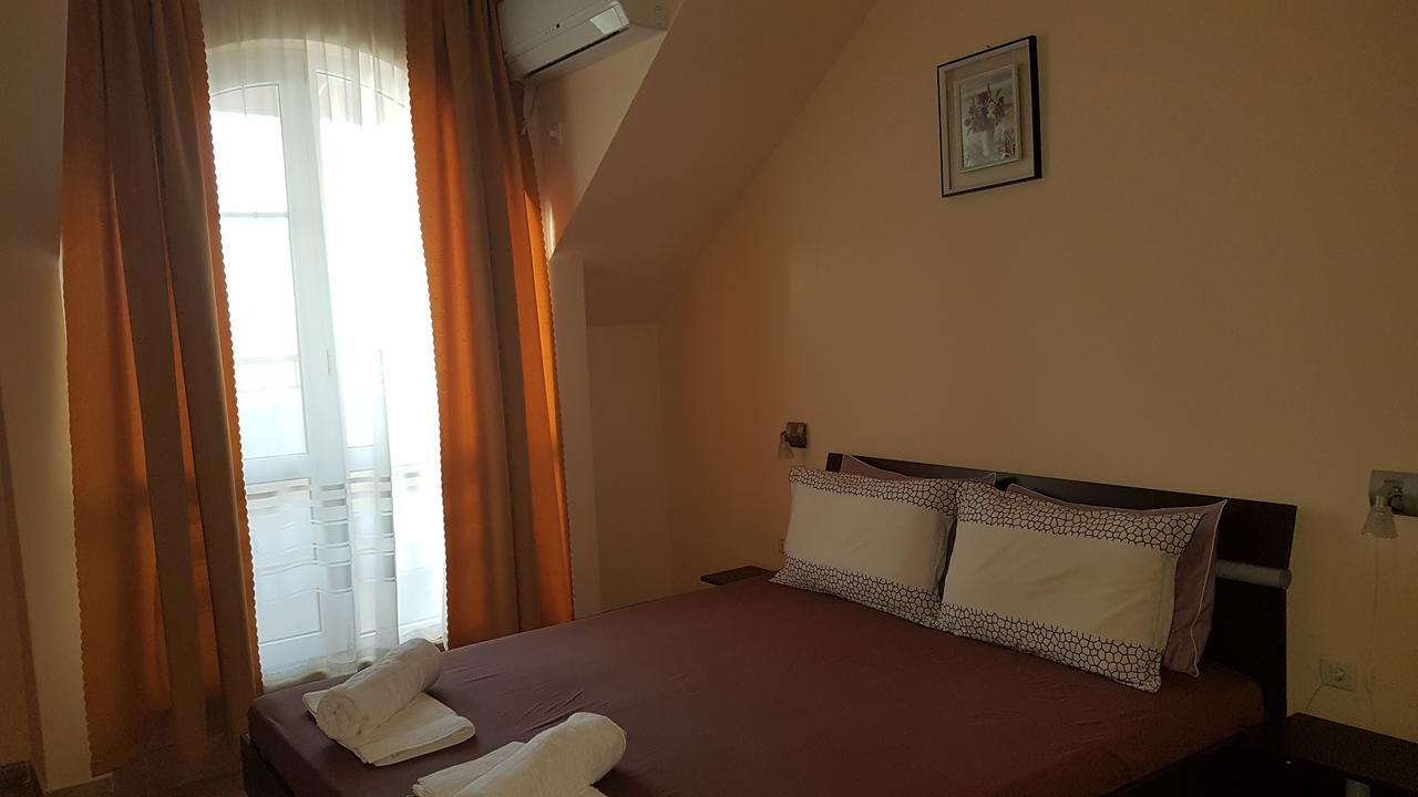 Tashevi Apartments Поморие Экстерьер фото