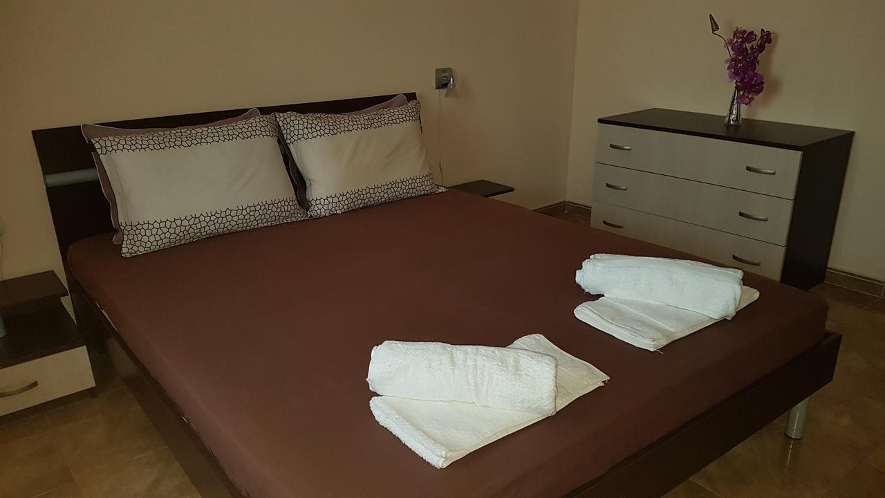 Tashevi Apartments Поморие Экстерьер фото