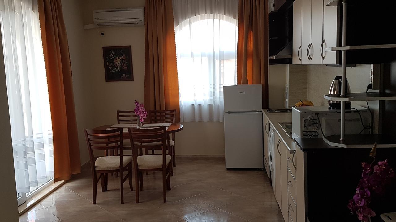 Tashevi Apartments Поморие Экстерьер фото