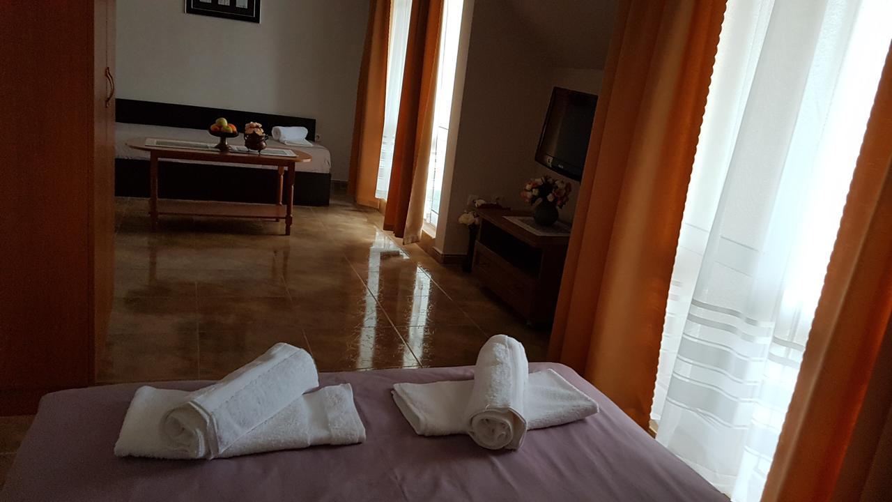 Tashevi Apartments Поморие Экстерьер фото
