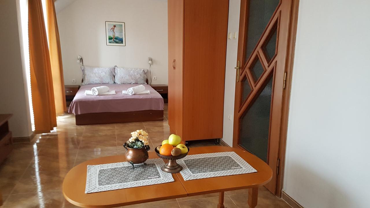 Tashevi Apartments Поморие Экстерьер фото