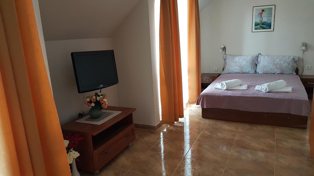 Tashevi Apartments Поморие Экстерьер фото